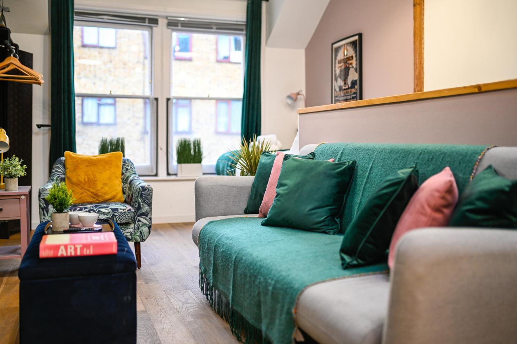 1br Sleeps 4, Georgian Townhouse, Near Liverpool Street, Super London, Beautifully Designed Apartment London