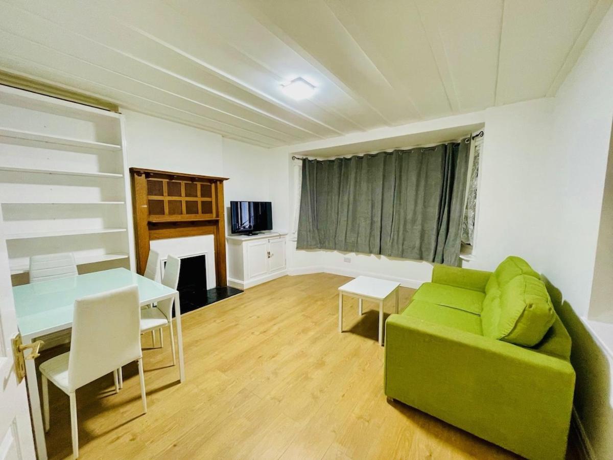 Luxury 2 Bed House With Parking, 5 Min Walk To Station & Ldo * London