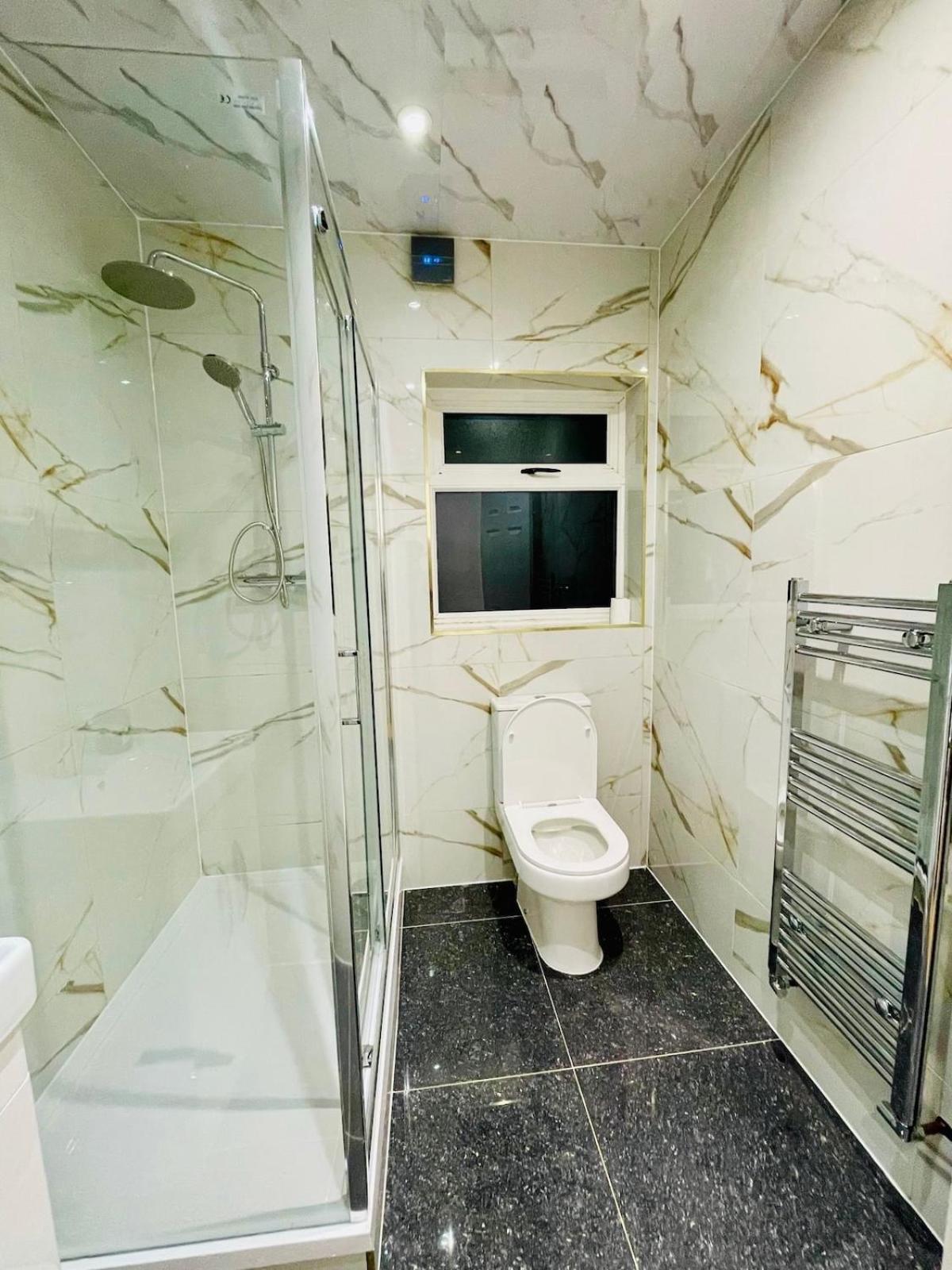 Holiday home Luxury 2 Bed House With Parking, 5 Min Walk To Station & Ldo