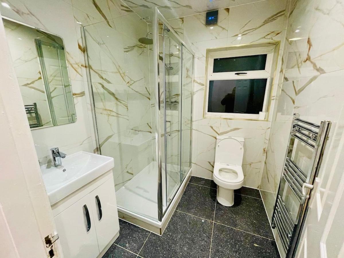 Luxury 2 Bed House With Parking, 5 Min Walk To Station & Ldo Holiday home