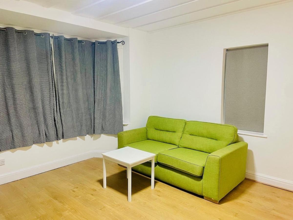 Luxury 2 Bed House With Parking, 5 Min Walk To Station & Ldo London