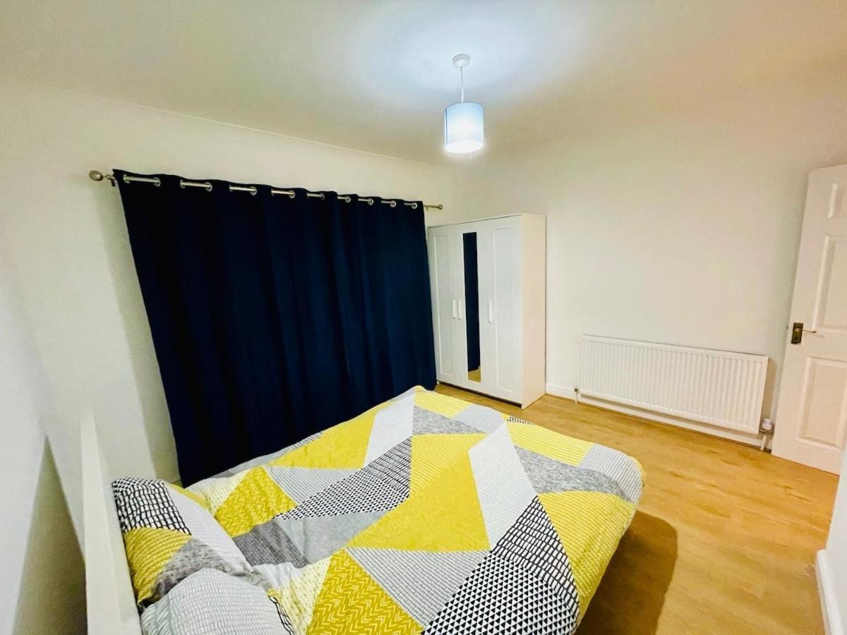 Luxury 2 Bed House With Parking, 5 Min Walk To Station & Ldo London