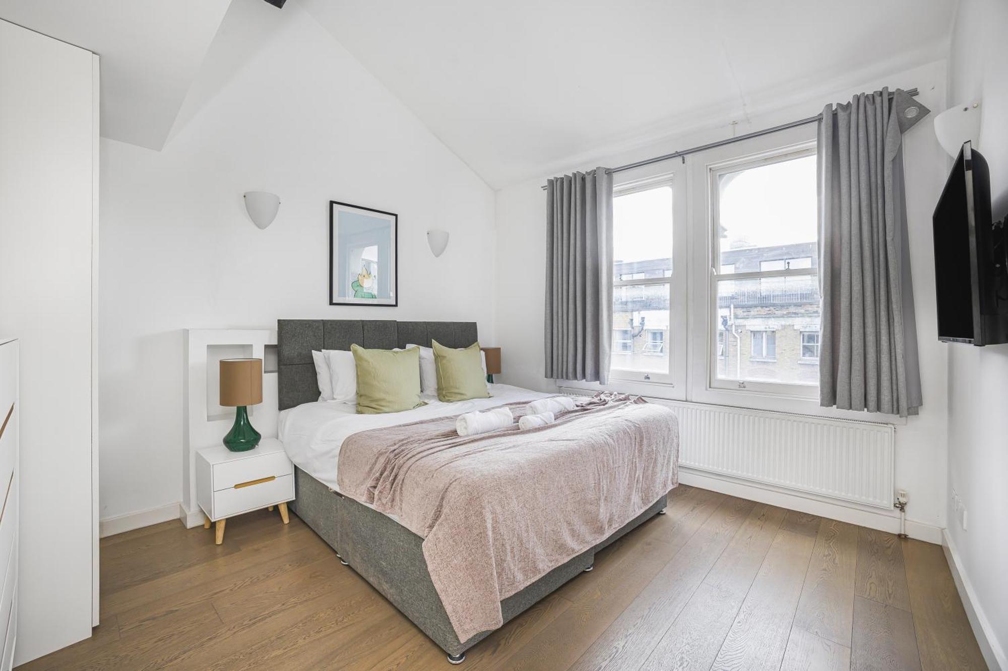 Great Eastern 3 By Artsy Apartment *