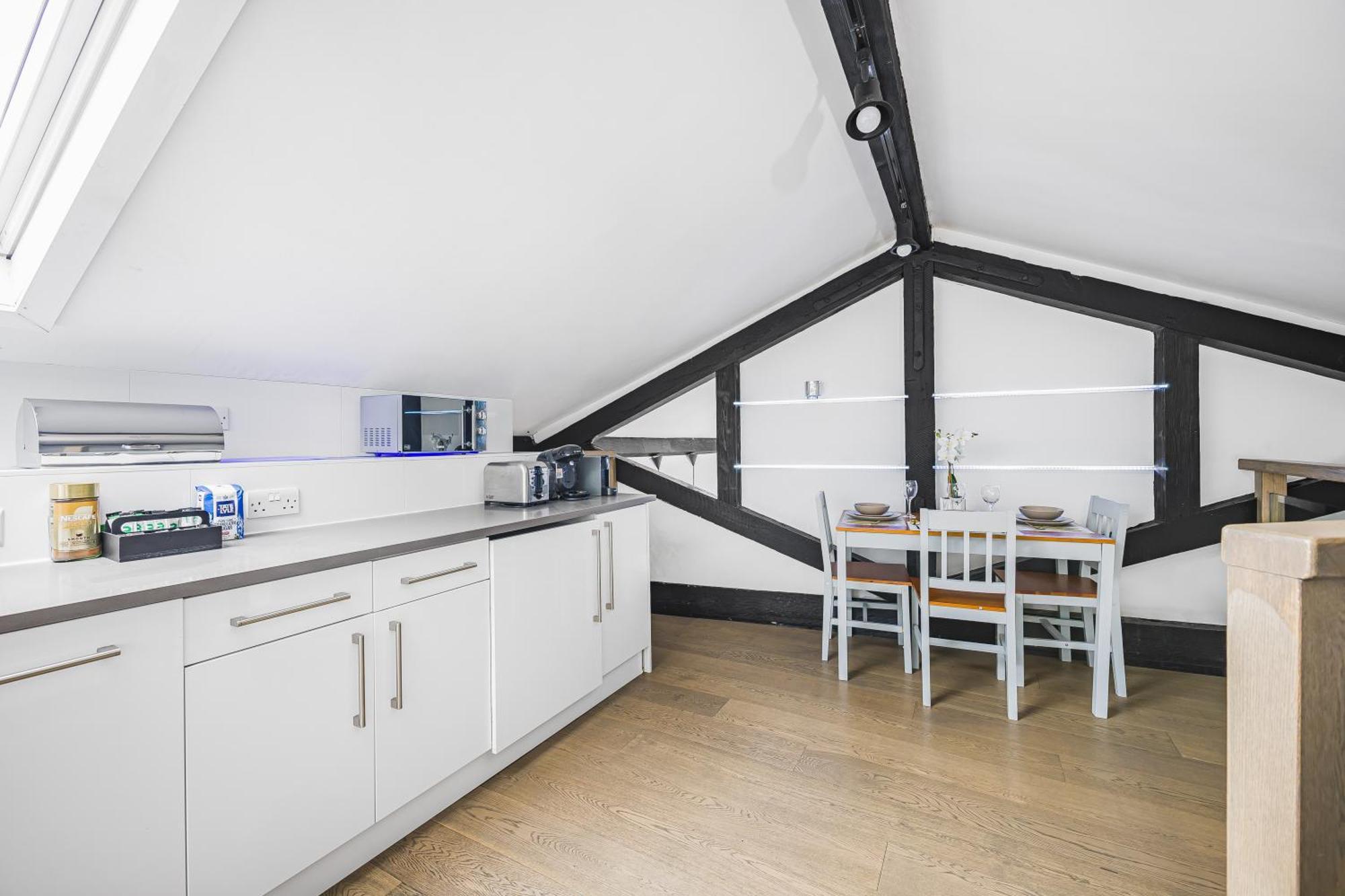 Apartment Great Eastern 3 By Artsy *
