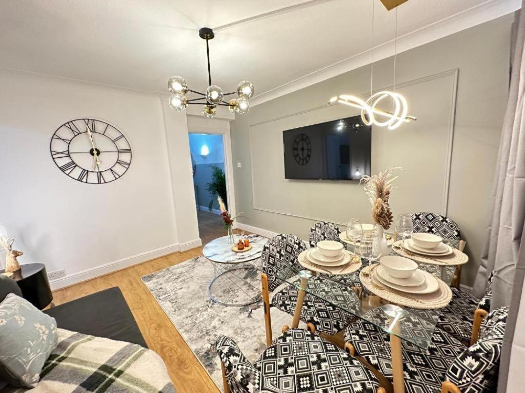 Marble Arch Comfortable Family