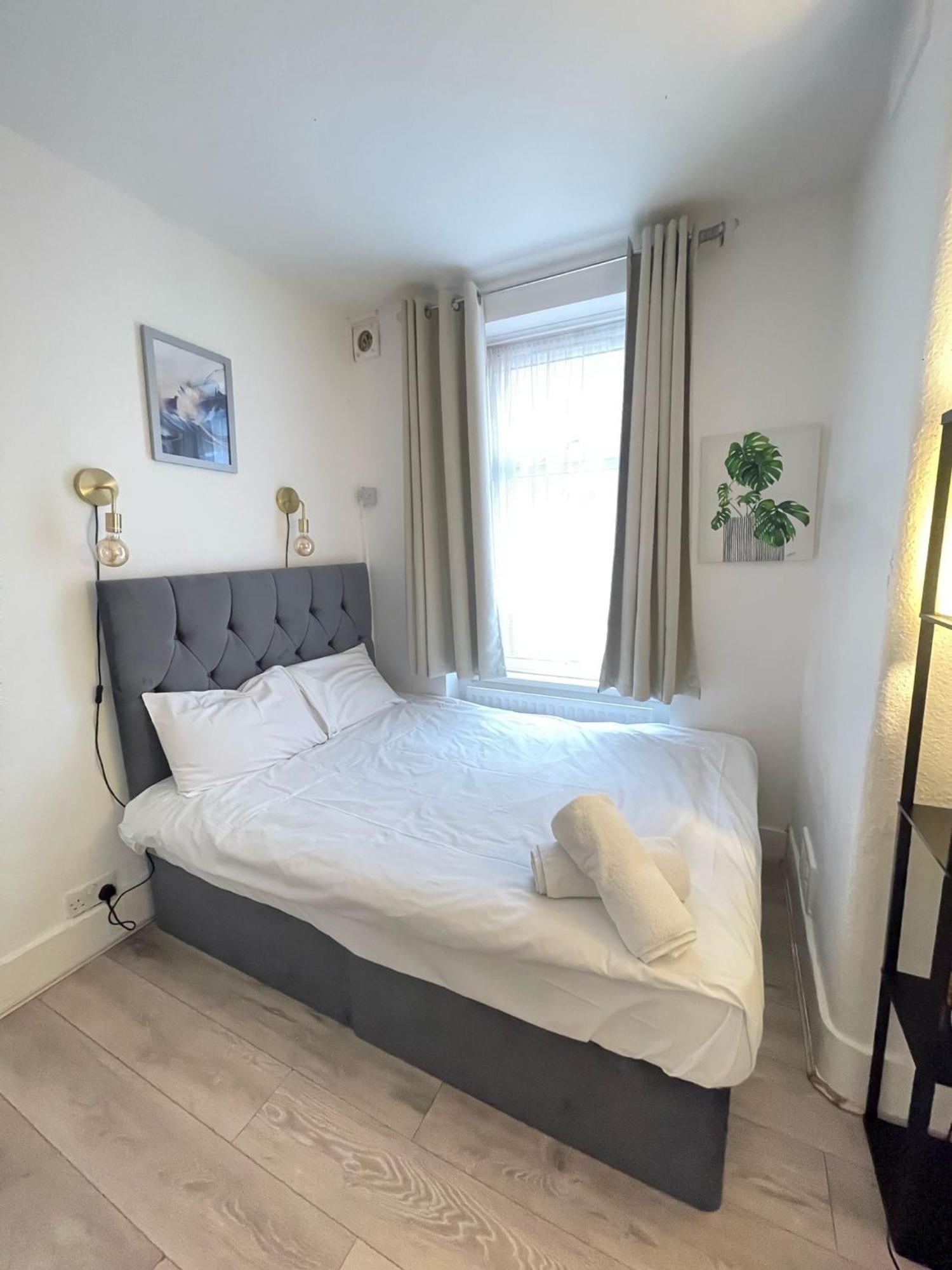 Apartment 2 Bedroom Flat Ground Floor Miles London