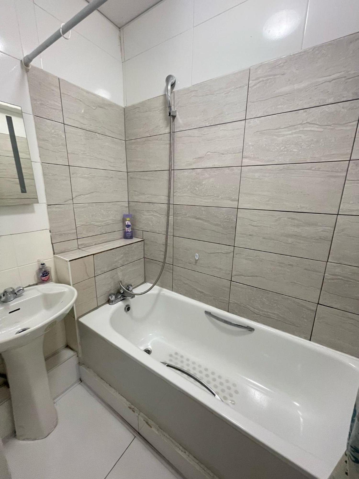 Apartment 2 Bedroom Flat Ground Floor Miles *