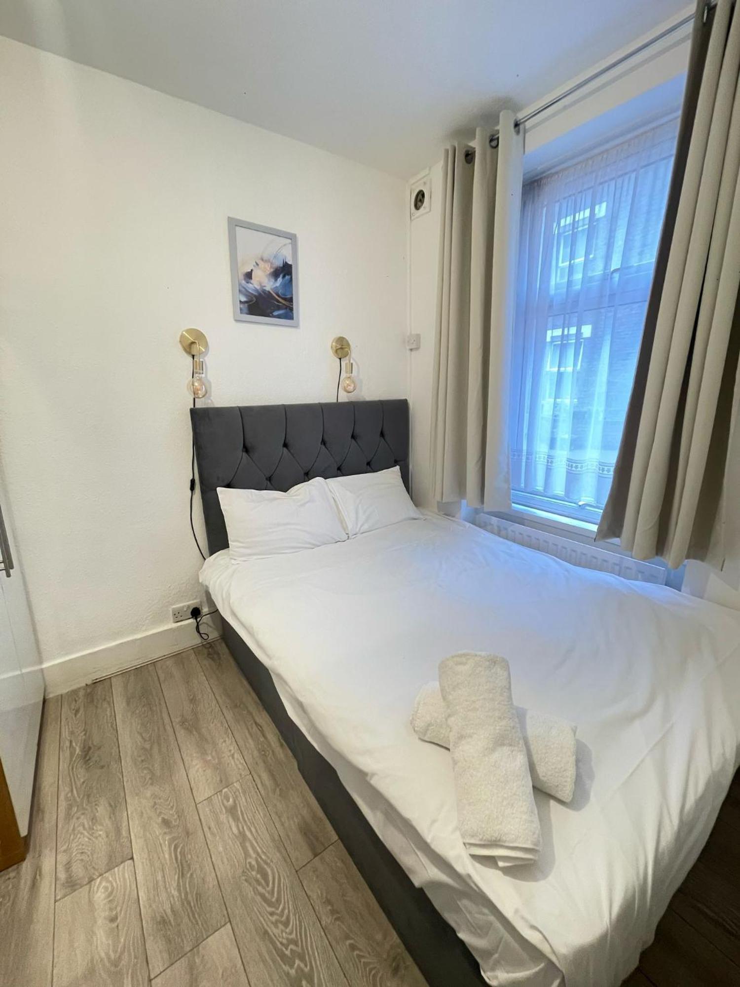 2 Bedroom Flat Ground Floor Miles Londen