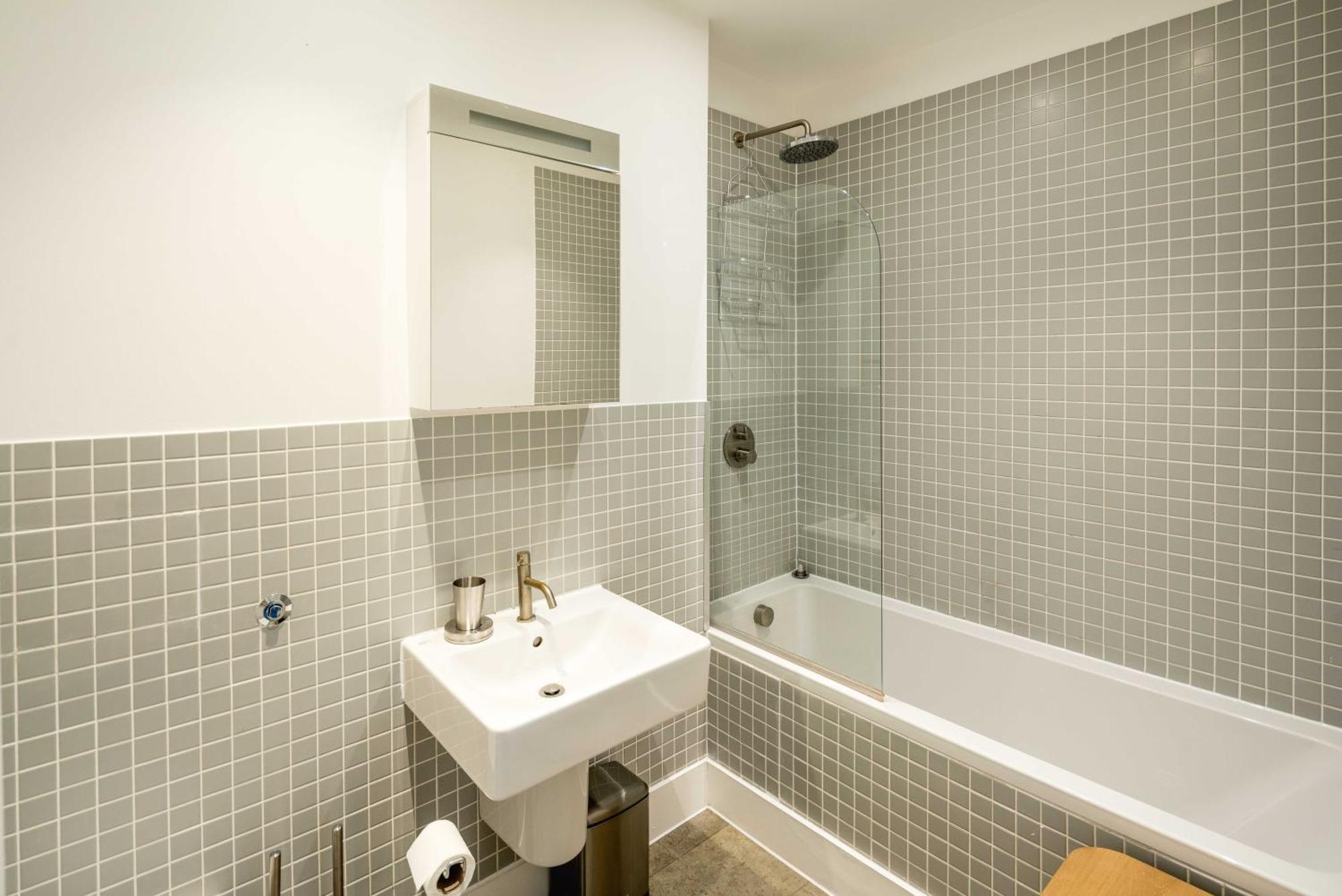 Unique -convenience Apartment *