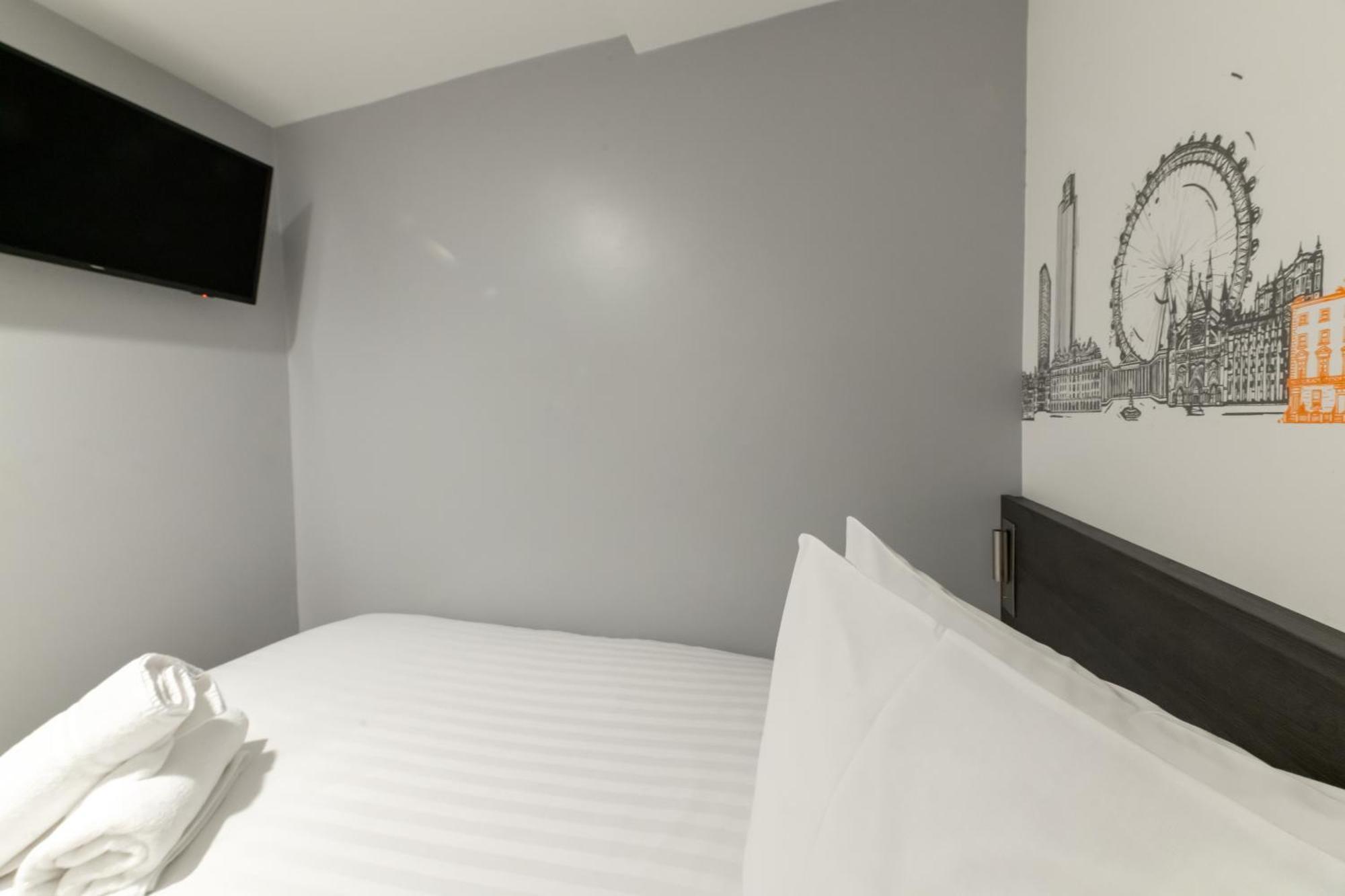 Hotel Easyhotel Victoria London