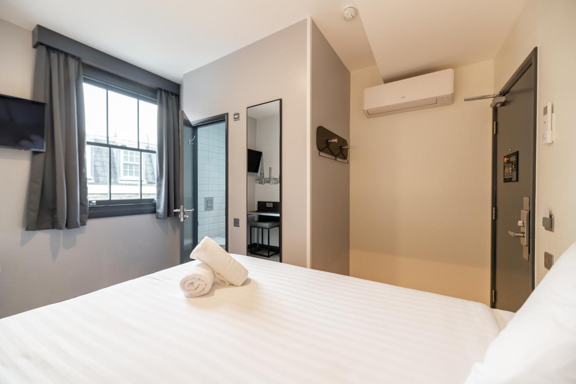 Hotel Easyhotel Victoria London