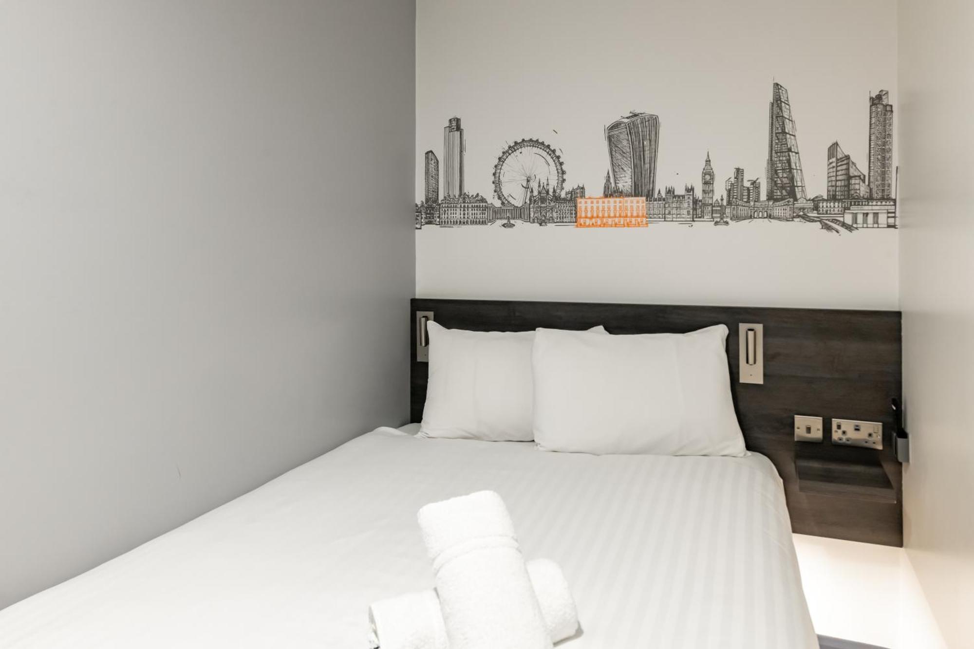 Hotel Easyhotel Victoria
