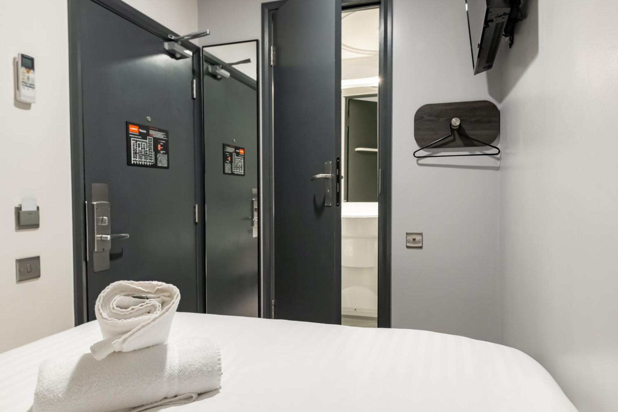 Easyhotel Victoria Hotel London