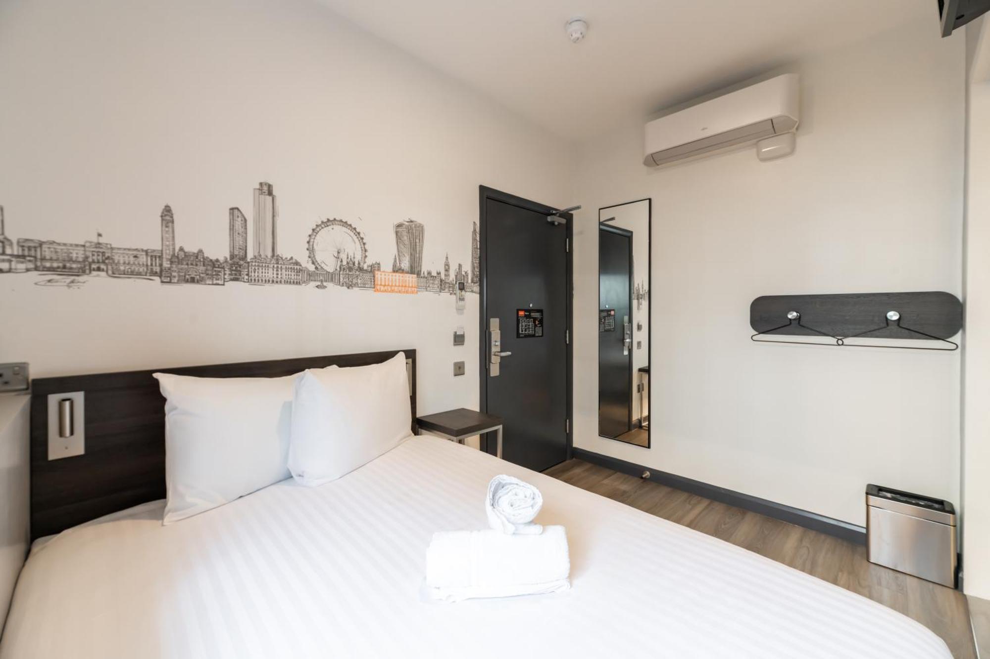 Easyhotel Victoria 2*