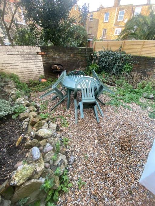 Dancer Road - Welcoming Flat With Outdoor Space * London