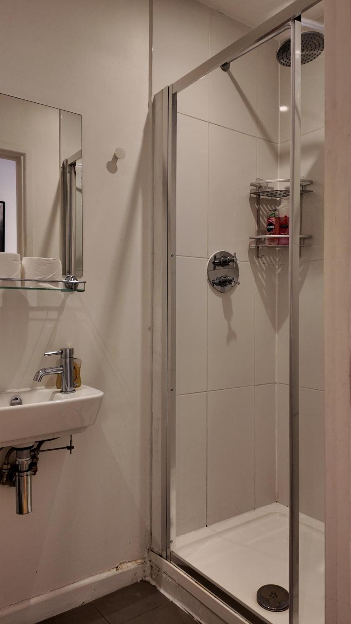 Stunning Piccadilly 1 Bedroom Flat In Vr9 Appartement *