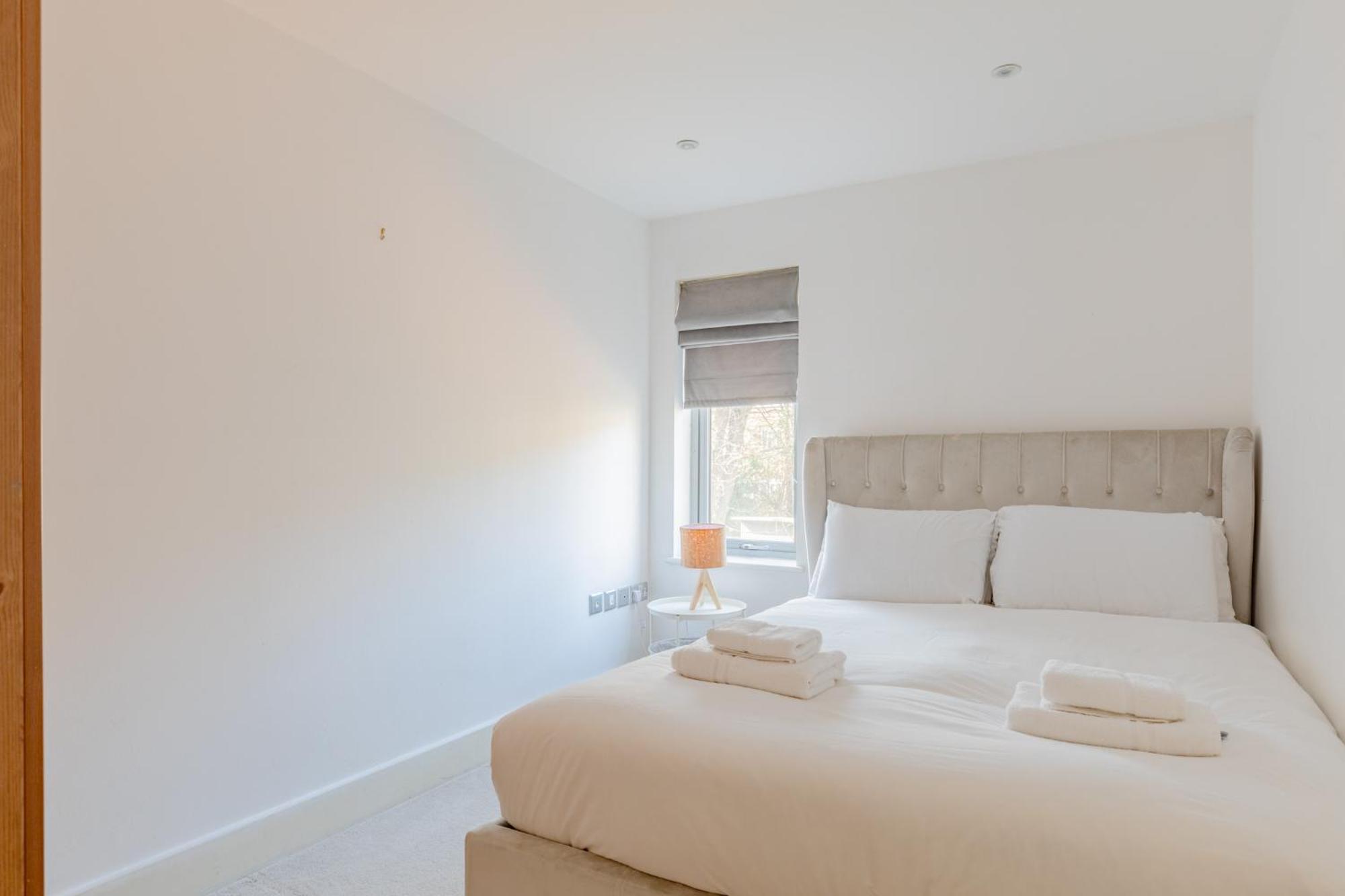Stunningly Spacious 4bd Clapham North London