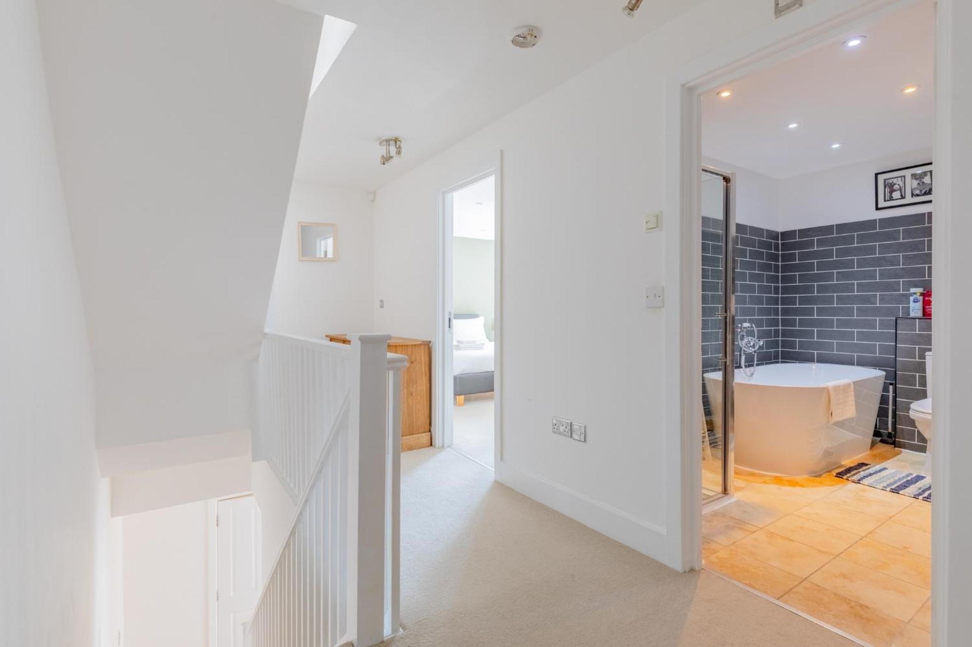 Apartment Stunningly Spacious 4bd Clapham North London