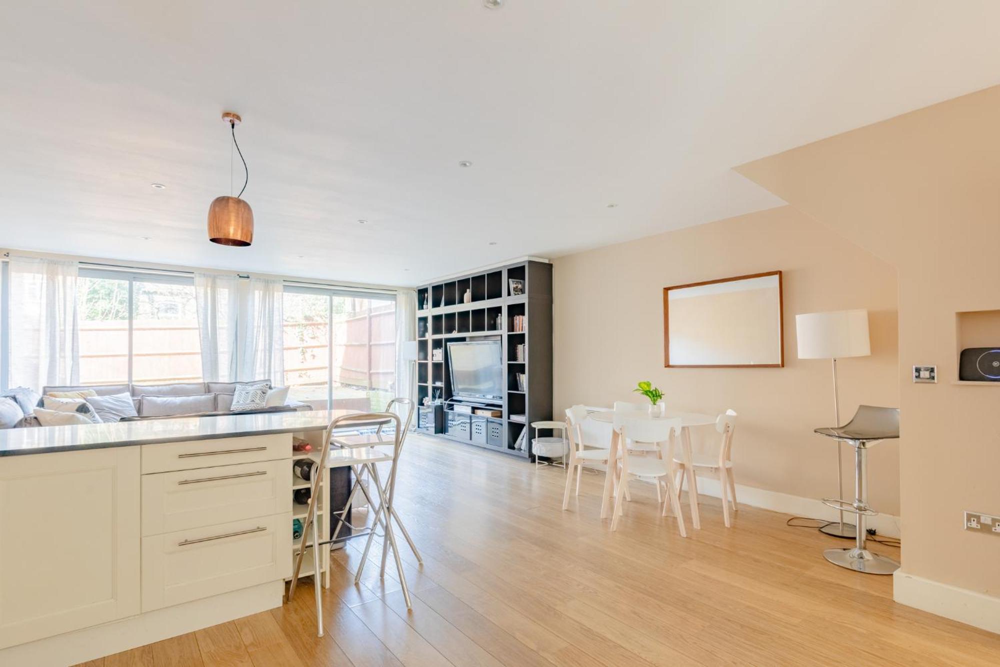 Apartment Stunningly Spacious 4bd Clapham North London