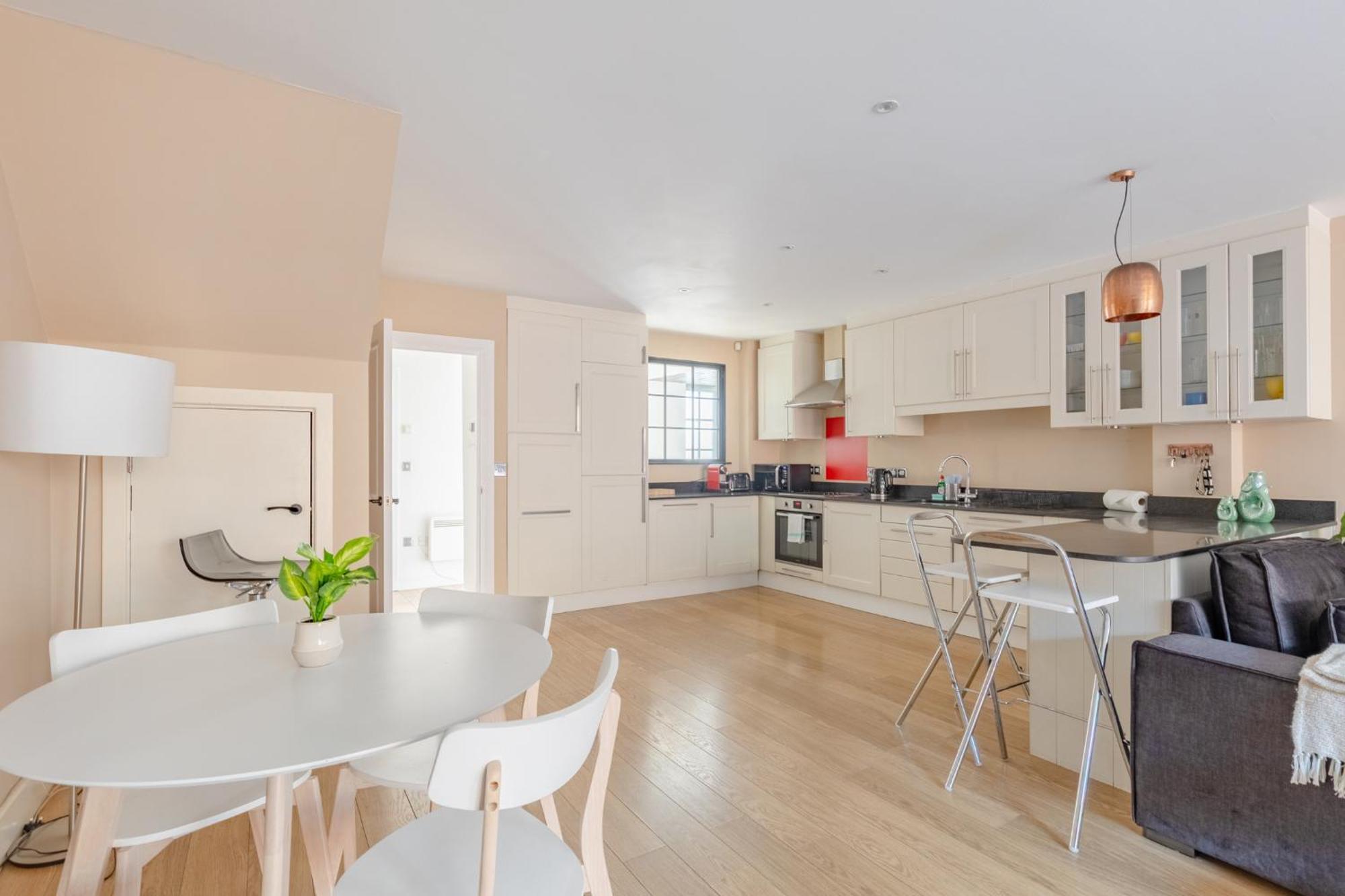 Apartment Stunningly Spacious 4bd Clapham North