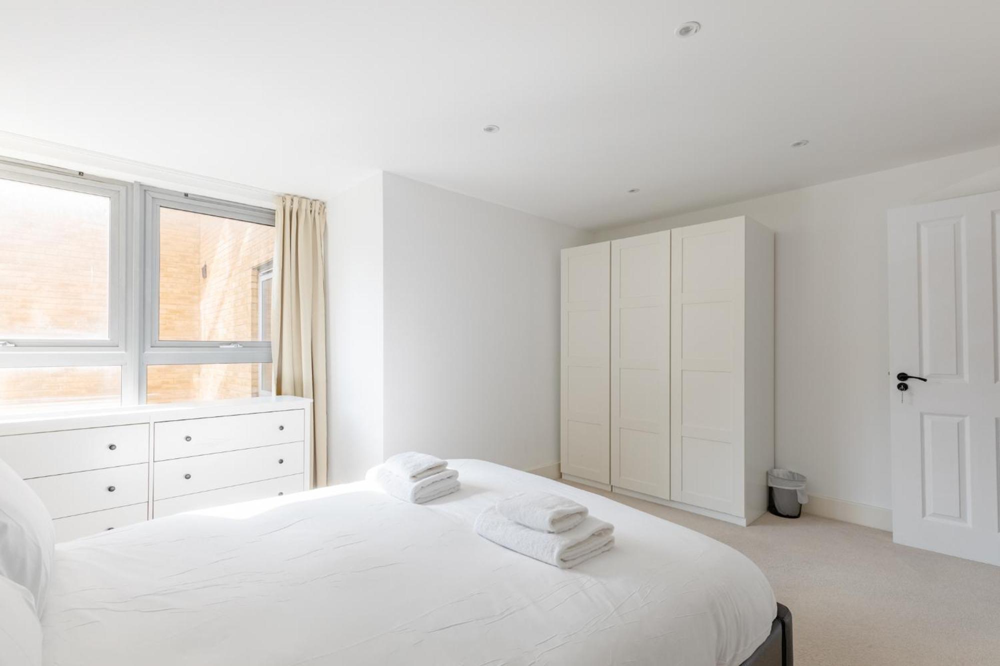 Stunningly Spacious 4bd Clapham North Apartment *