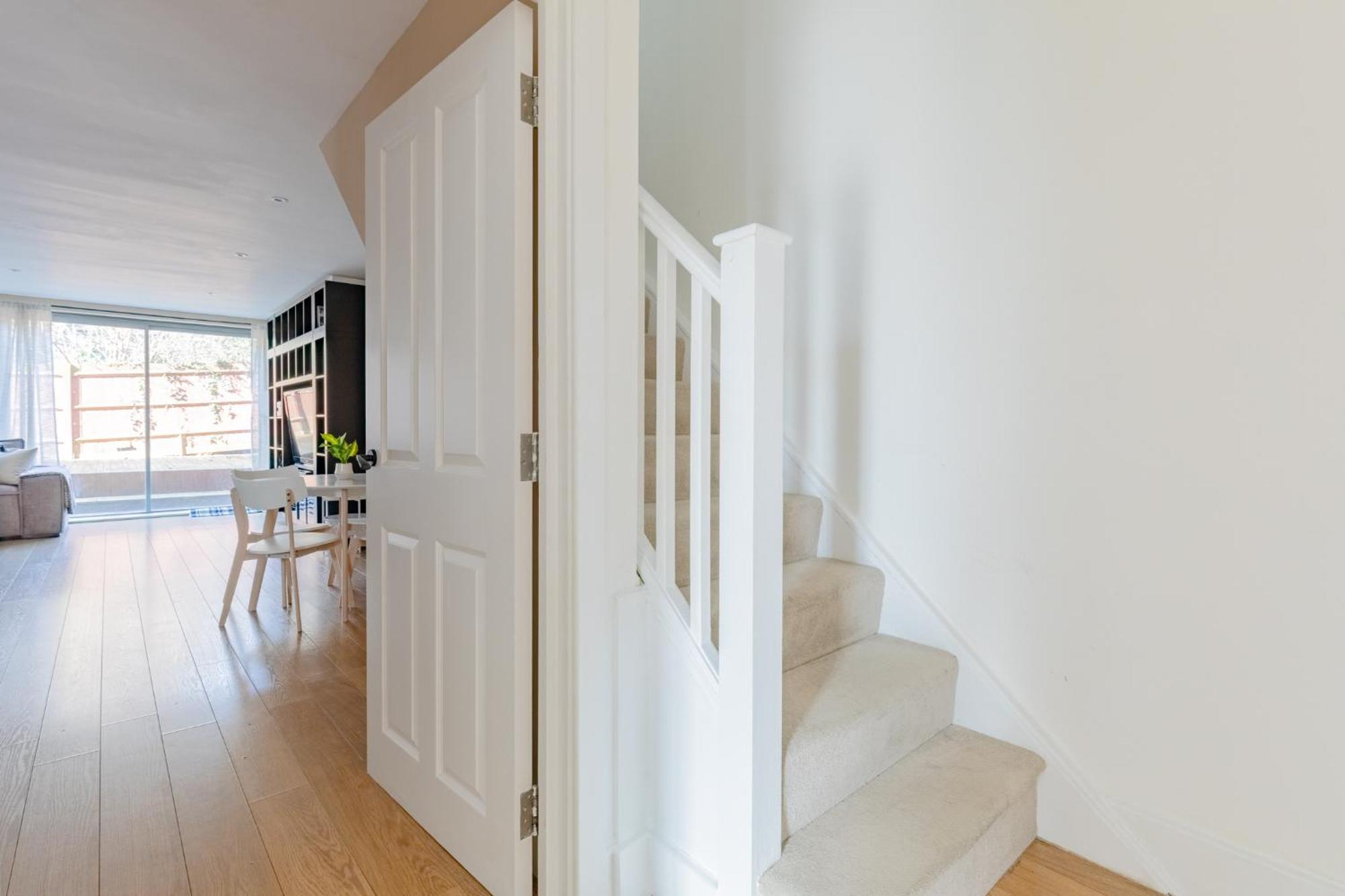 Stunningly Spacious 4bd Clapham North