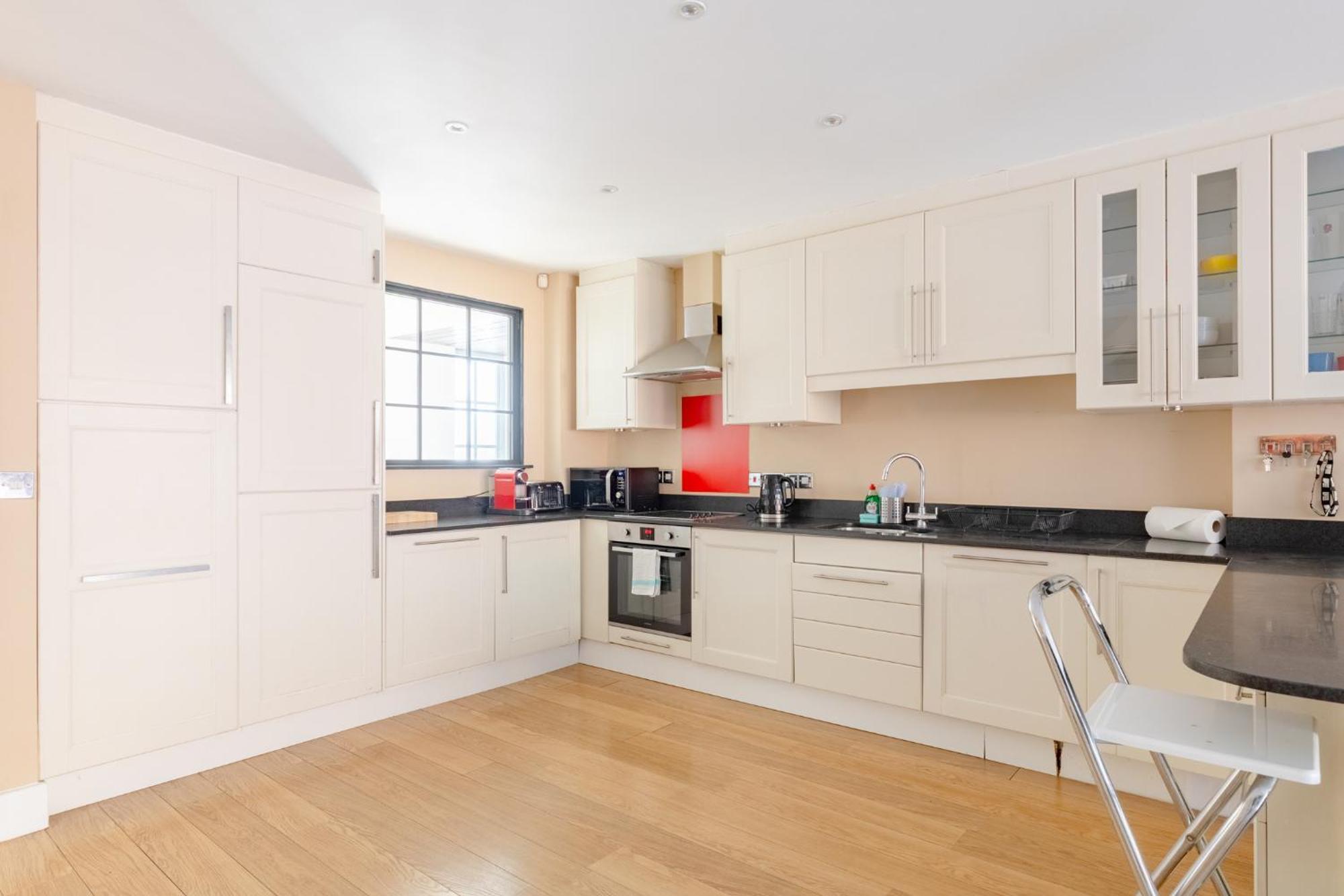 Stunningly Spacious 4bd Clapham North Apartment *