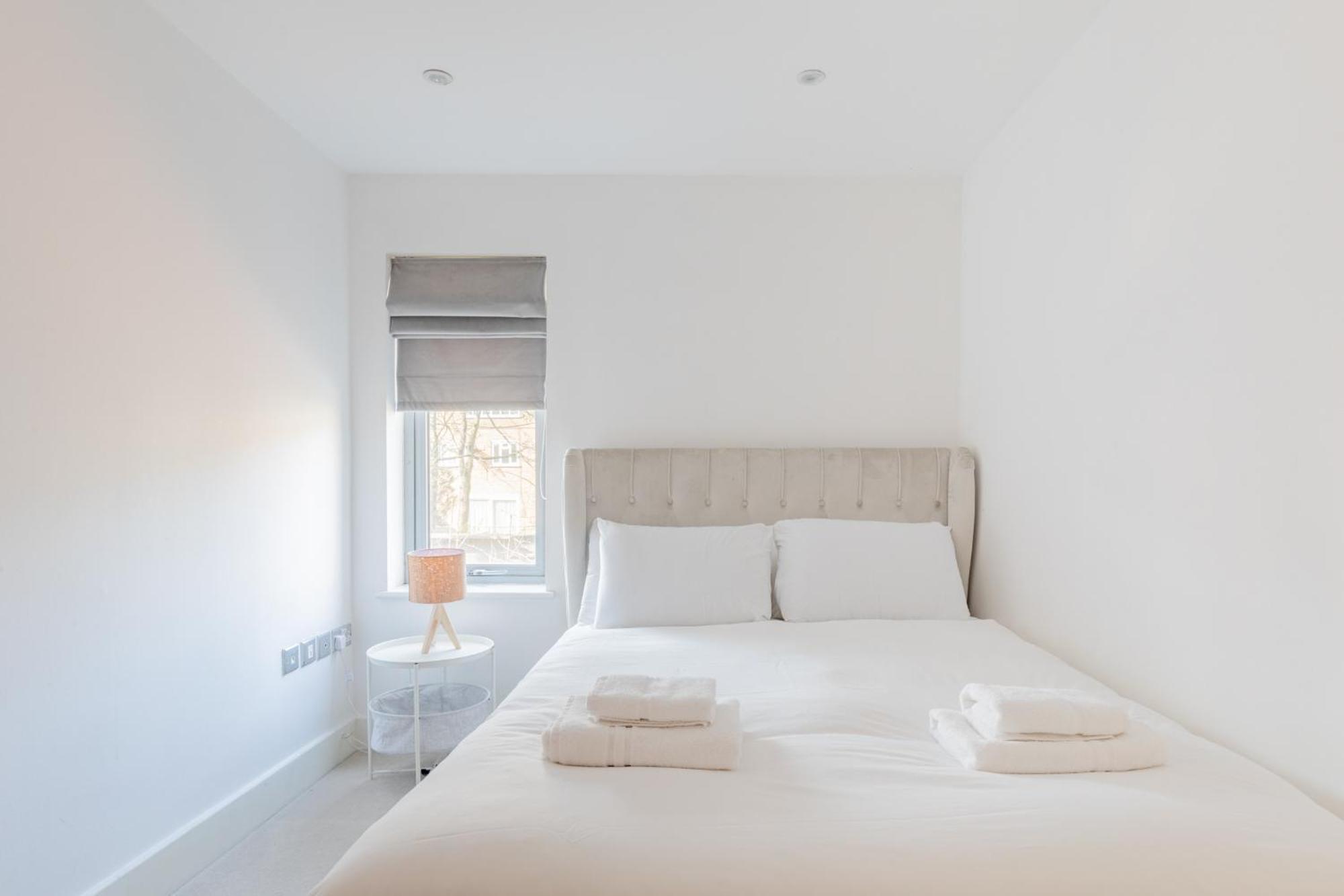 Stunningly Spacious 4bd Clapham North Apartment London