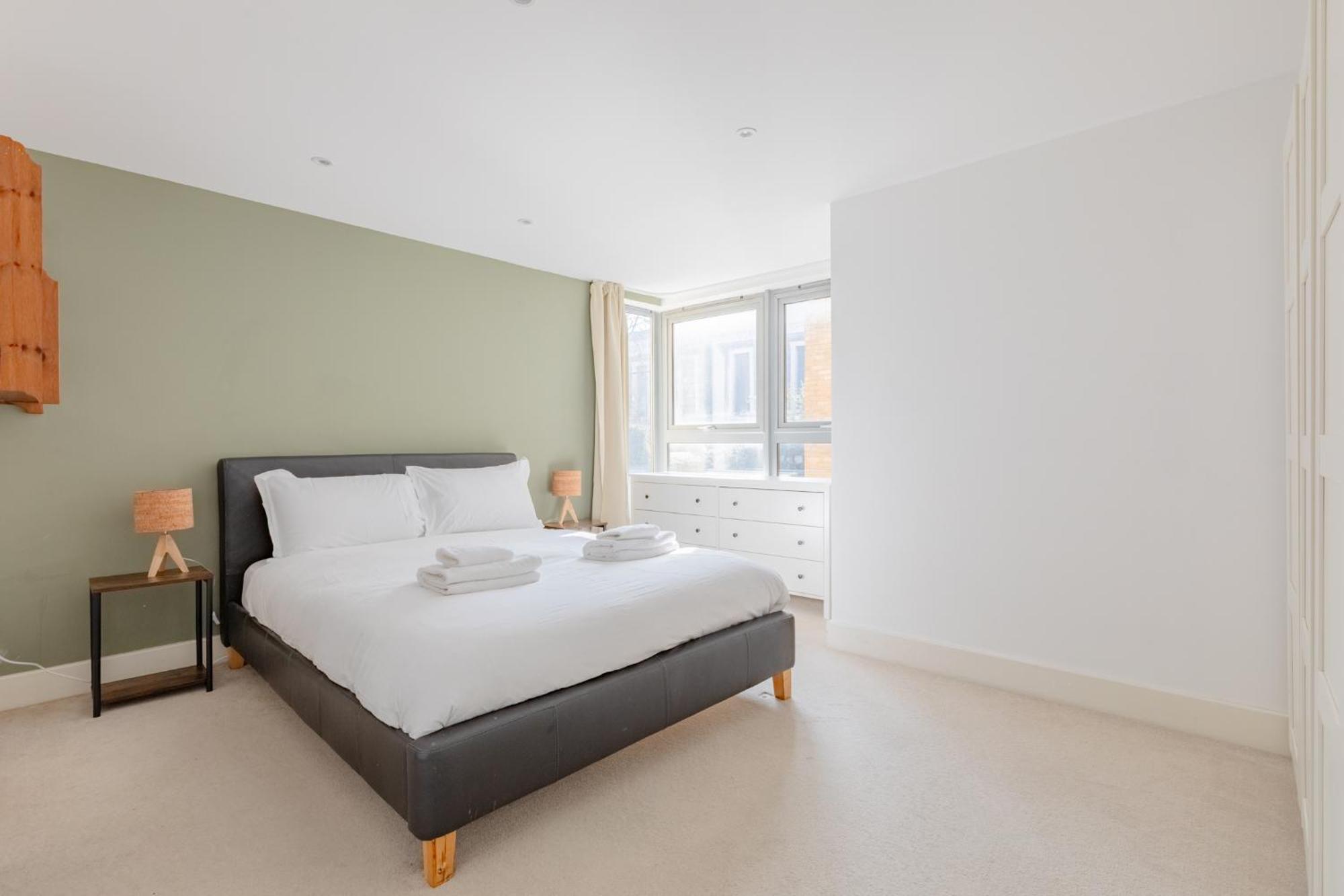 Apartment Stunningly Spacious 4bd Clapham North London