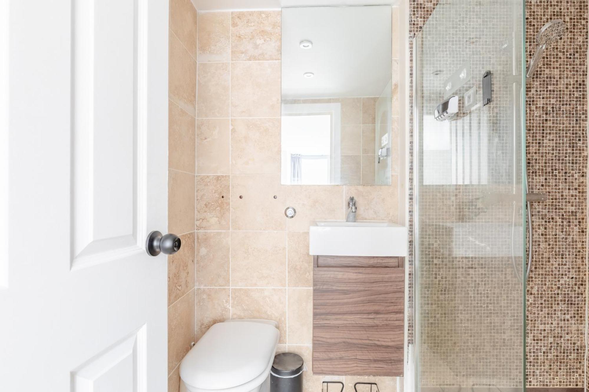 Stunningly Spacious 4bd Clapham North London