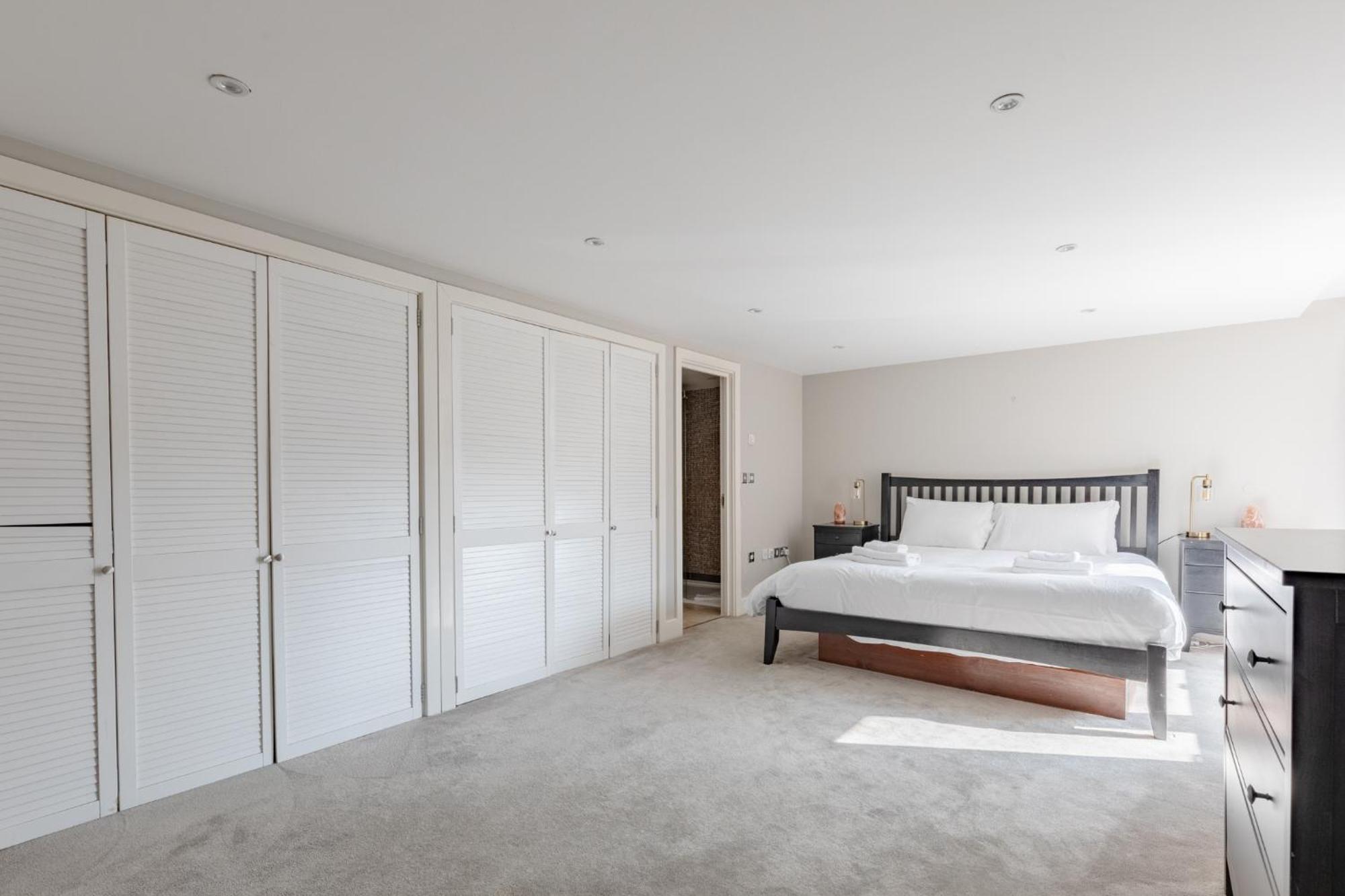 Stunningly Spacious 4bd Clapham North *