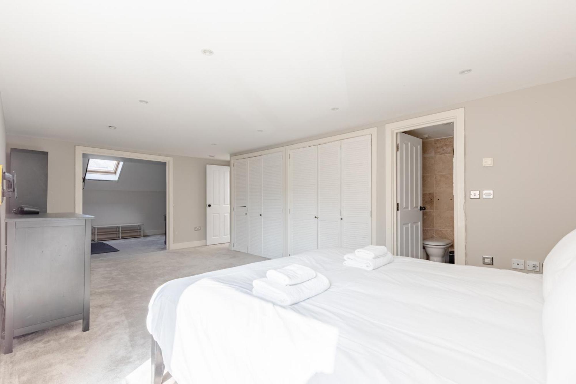 Apartment Stunningly Spacious 4bd Clapham North London