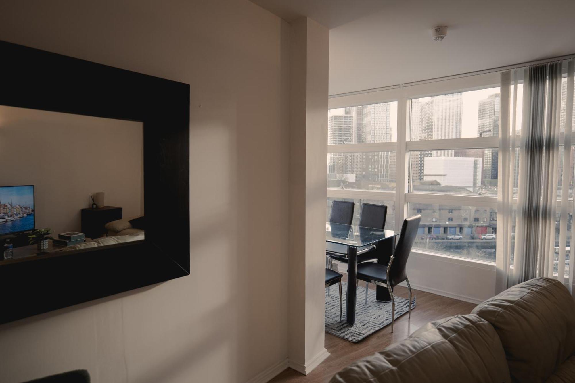 Luxury 2 Bedroom Penthouse With Thrilling Waterfront And Views, Canary Wharf *