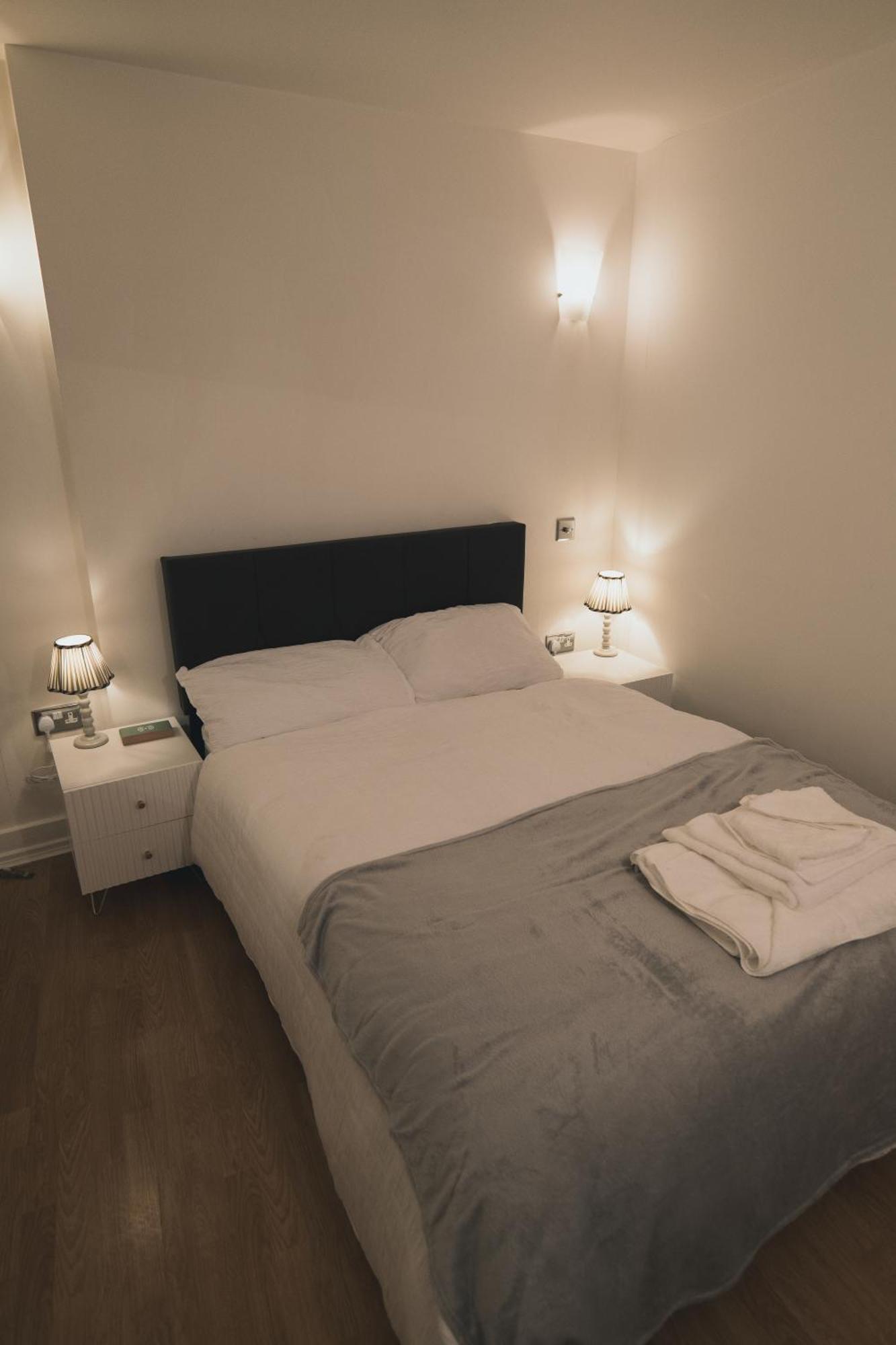 Apartment Luxury 2 Bedroom Penthouse With Thrilling Waterfront And Views, Canary Wharf