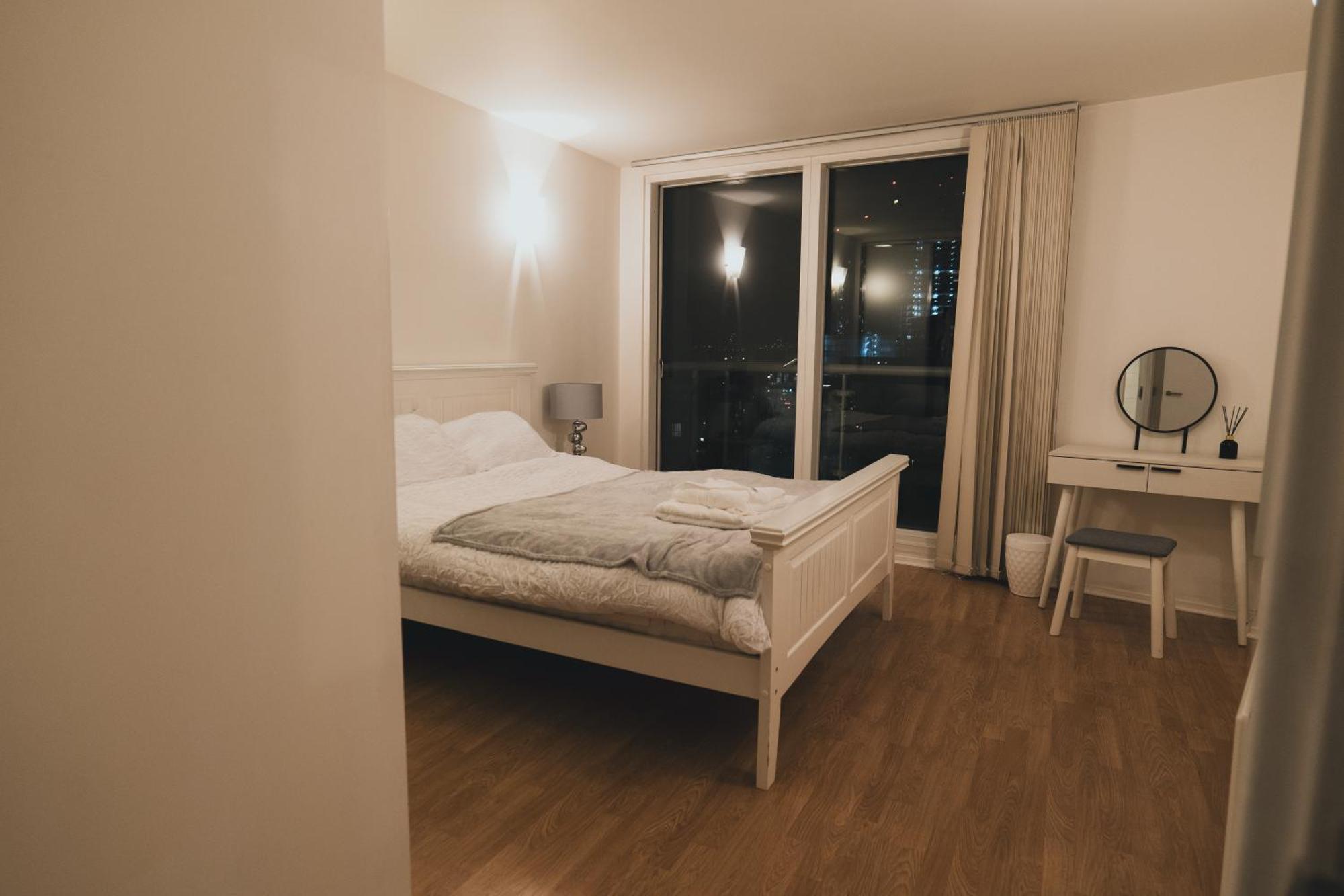 Apartment Luxury 2 Bedroom Penthouse With Thrilling Waterfront And Views, Canary Wharf