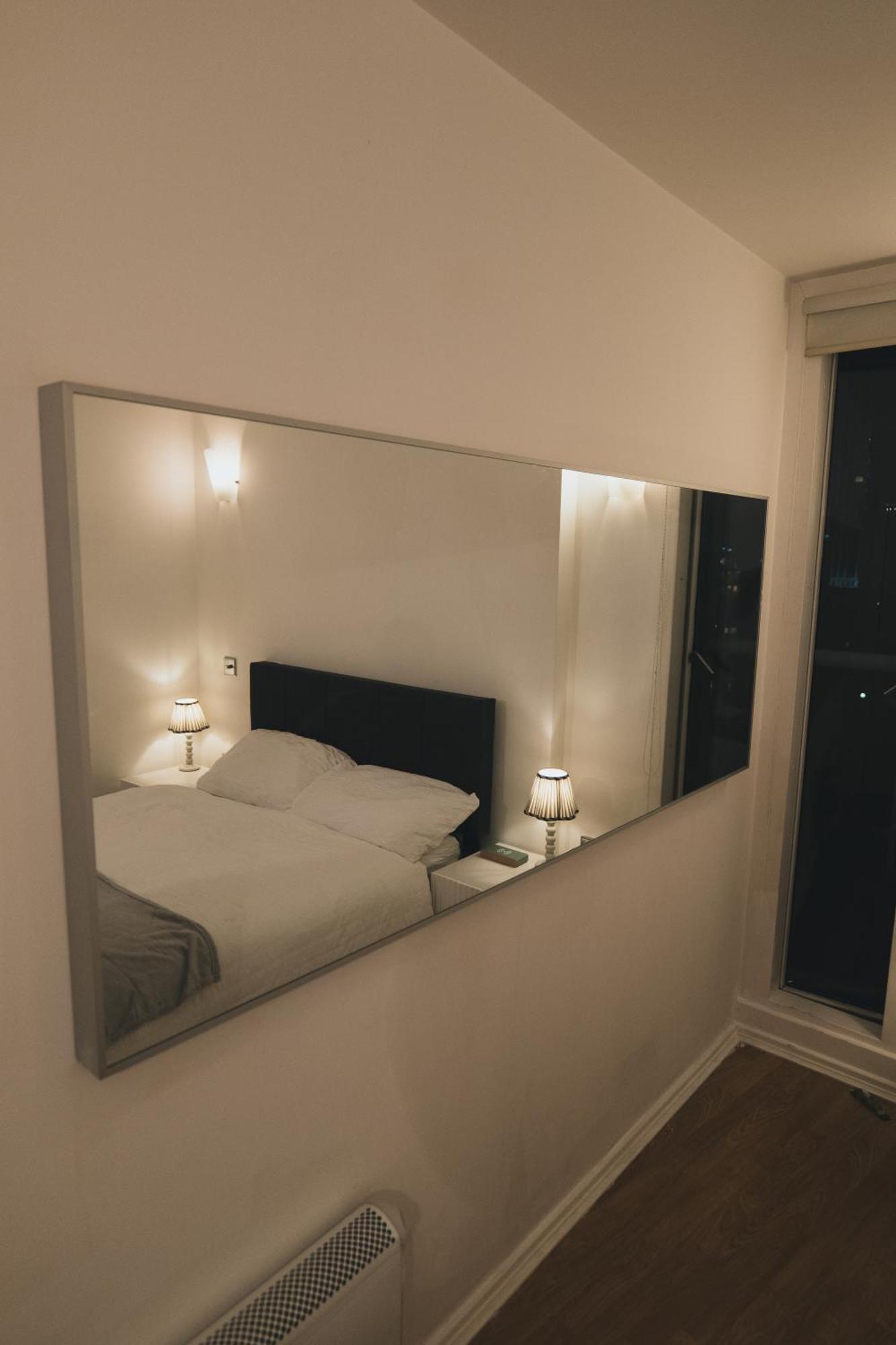Apartment Luxury 2 Bedroom Penthouse With Thrilling Waterfront And Views, Canary Wharf