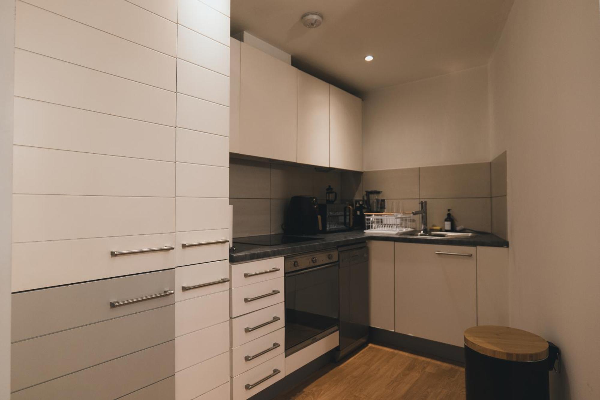 Luxury 2 Bedroom Penthouse With Thrilling Waterfront And Views, Canary Wharf Apartment London