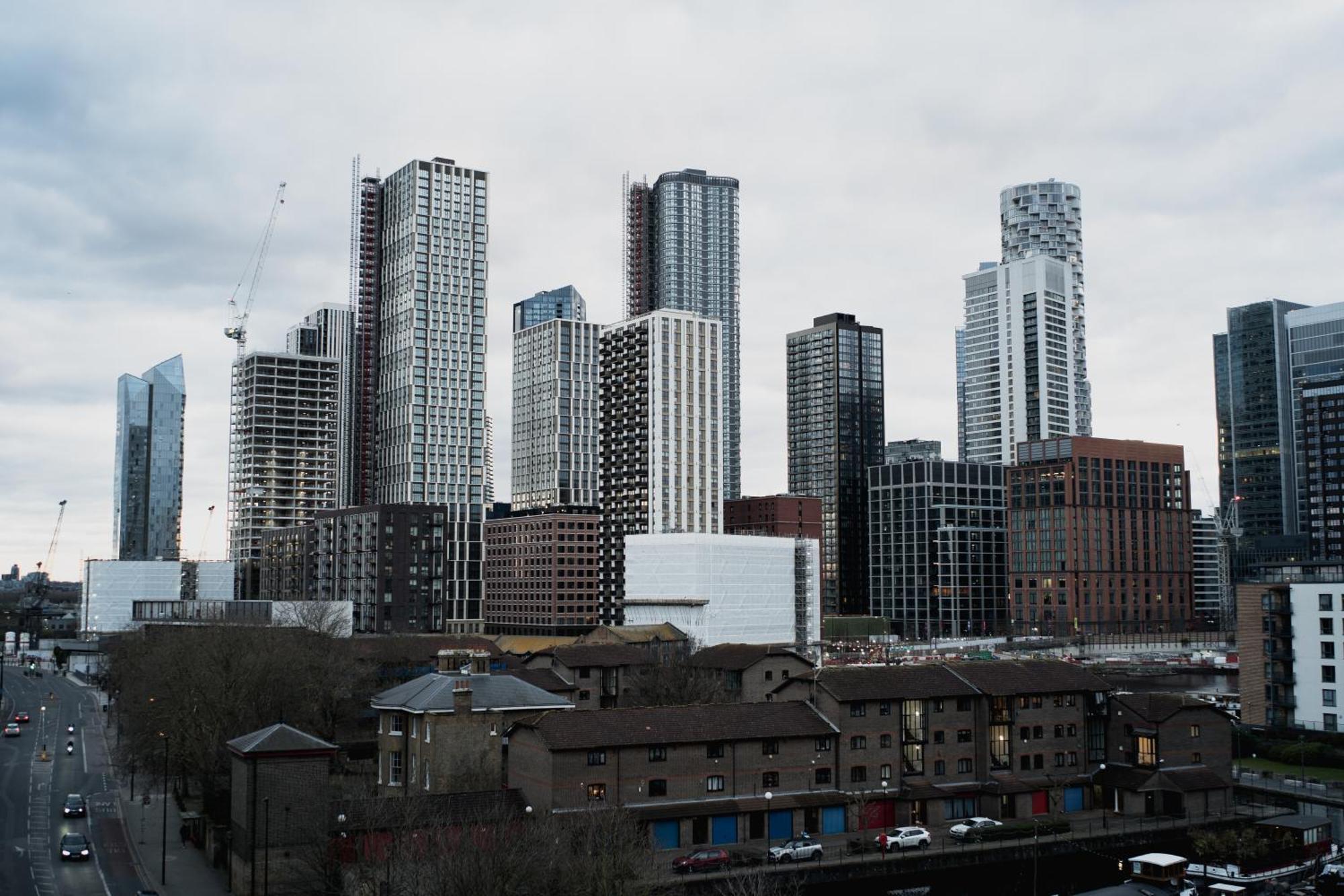 Luxury 2 Bedroom Penthouse With Thrilling Waterfront And Views, Canary Wharf Apartment *