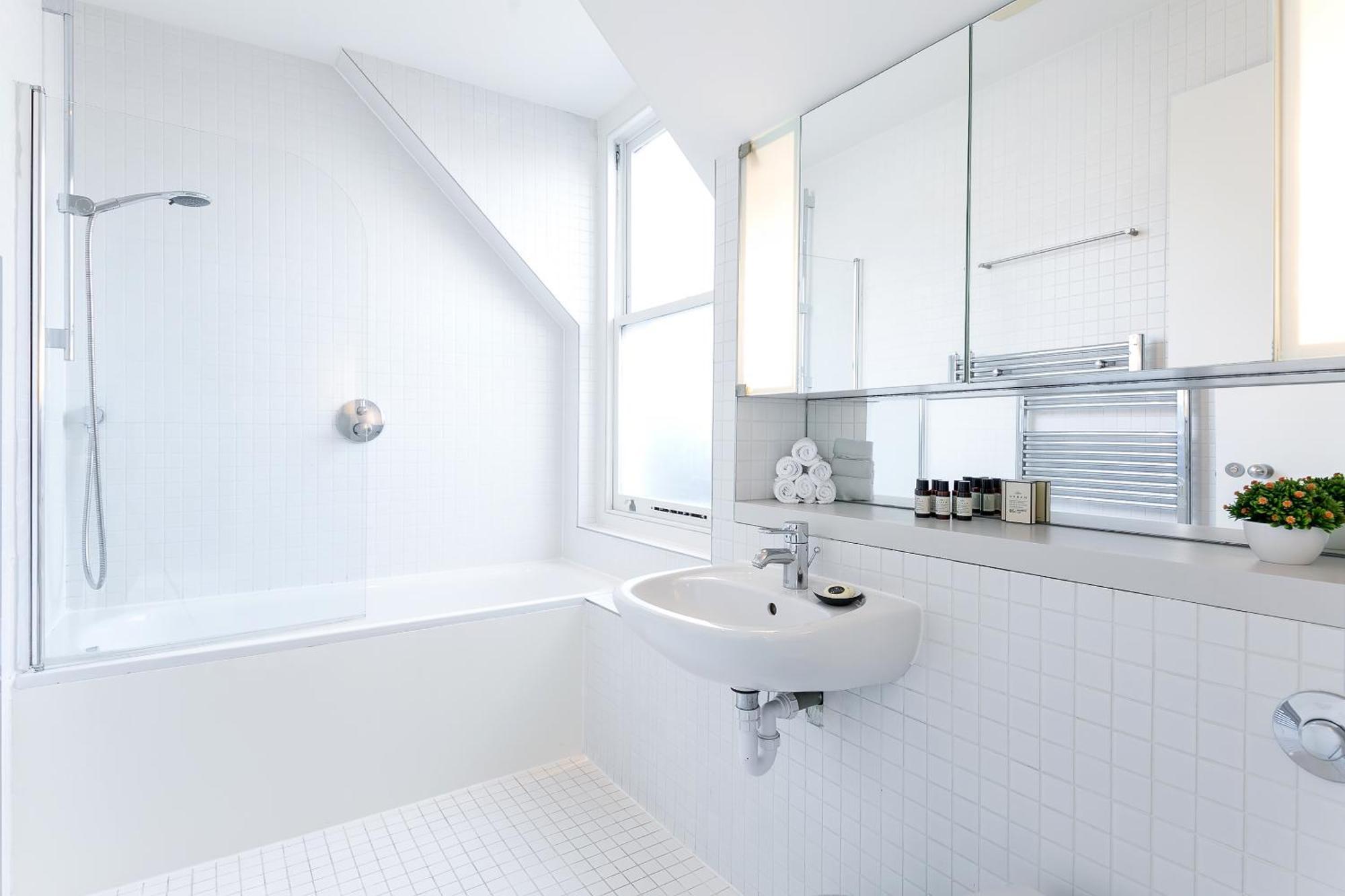 Urban Chic - Baker Street Apartment *