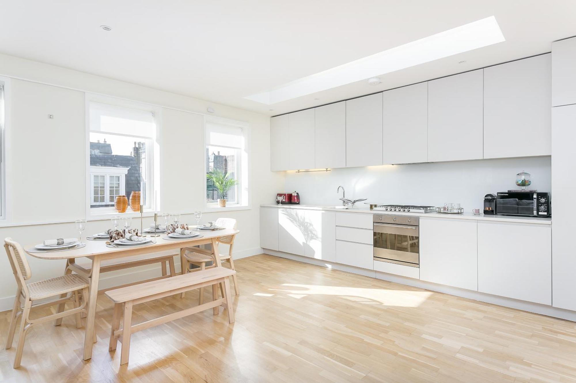 Urban Chic - Baker Street Apartment London