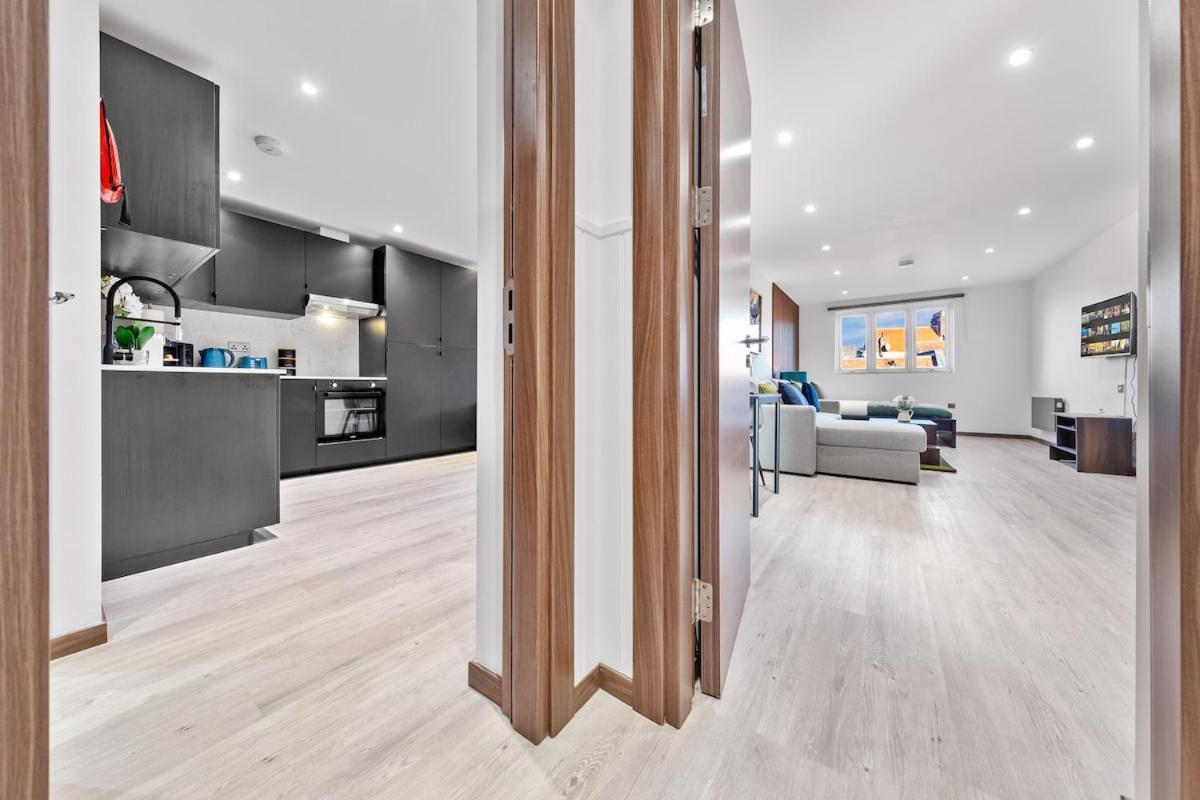 Modern - Golders - Near Station Apartment London