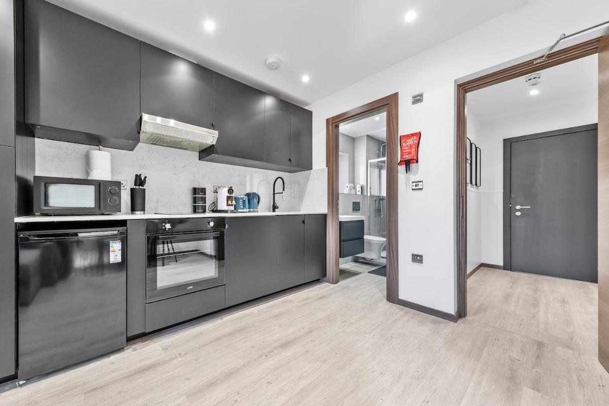 Modern - Golders - Near Station Apartment *
