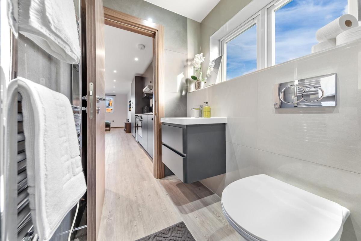 Modern - Golders - Near Station Apartment