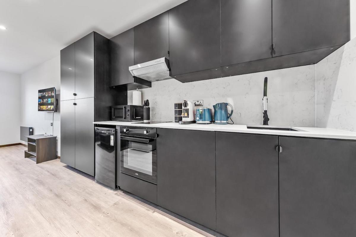 Modern - Golders - Near Station Apartment *