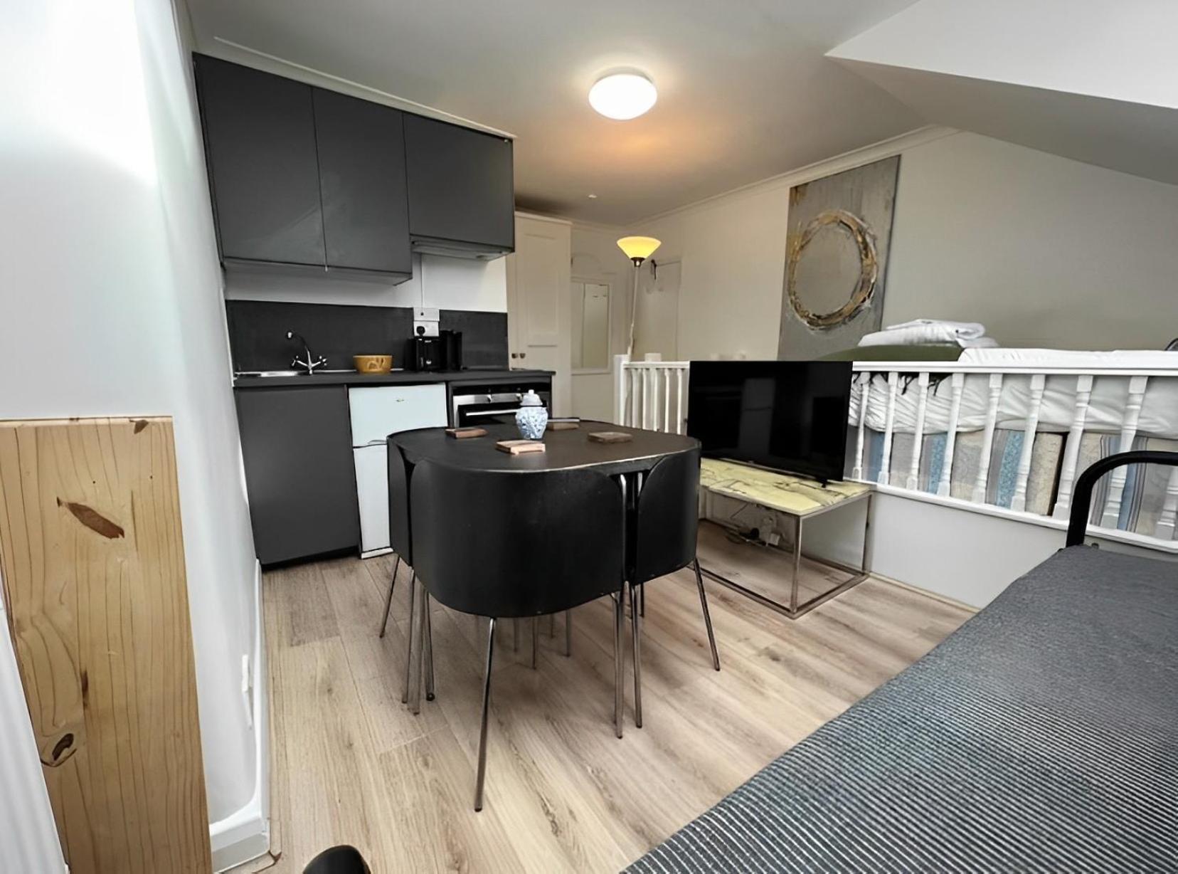 Apartment Compact Loftstudio For 4 People Shepherdsbush London Nearcentre London