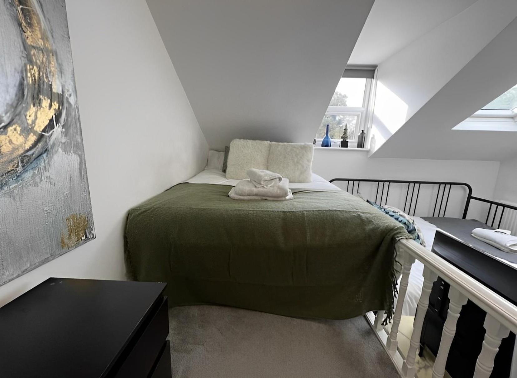 Compact Loftstudio For 4 People Shepherdsbush London Nearcentre Apartment *