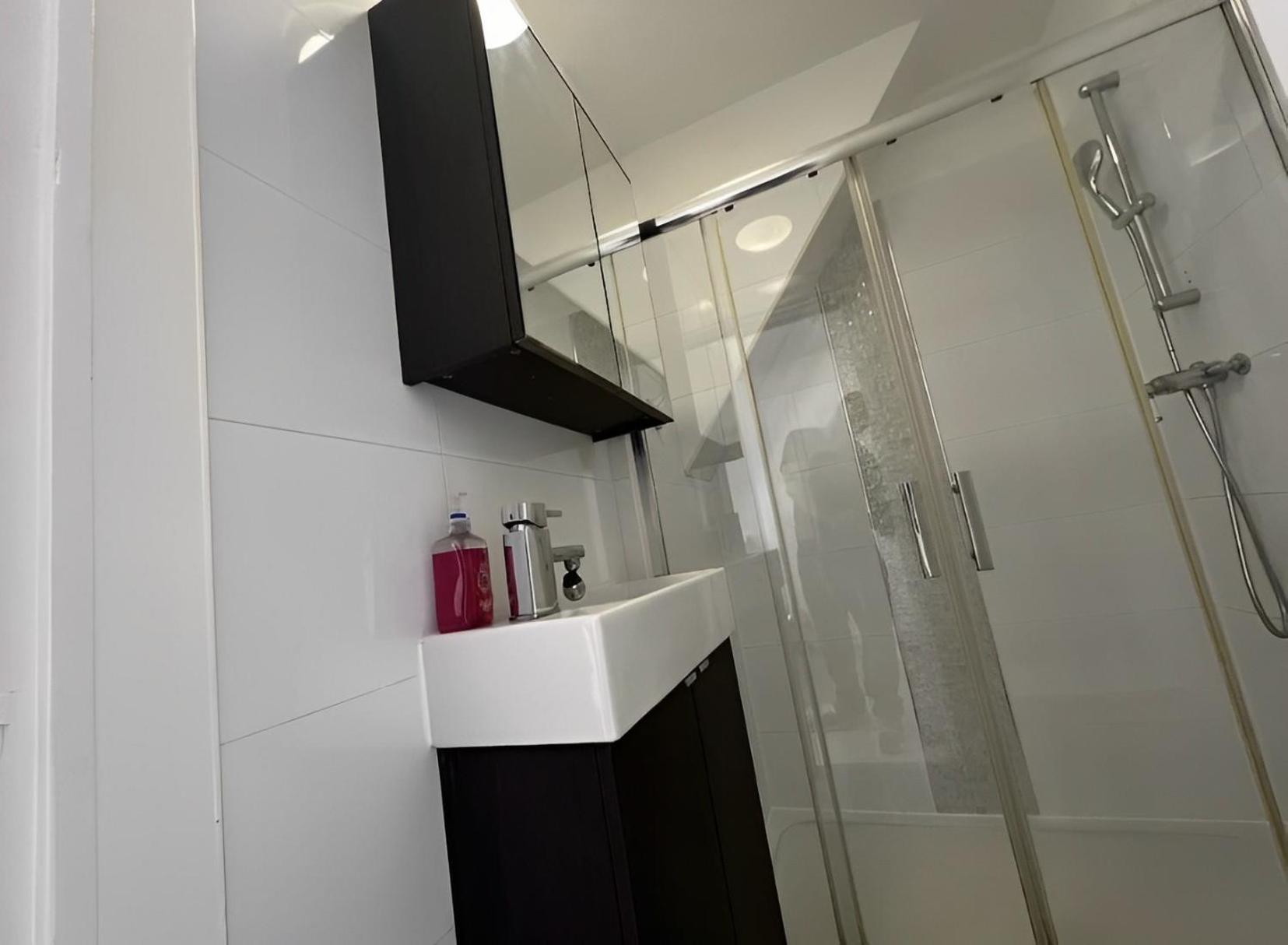 Compact Loftstudio For 4 People Shepherdsbush London Nearcentre Apartment