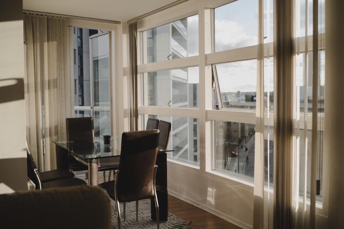 Apartment Luxury 2 Bedroom Penthouse With Thrilling Waterfront And Views, Canary Wharf *