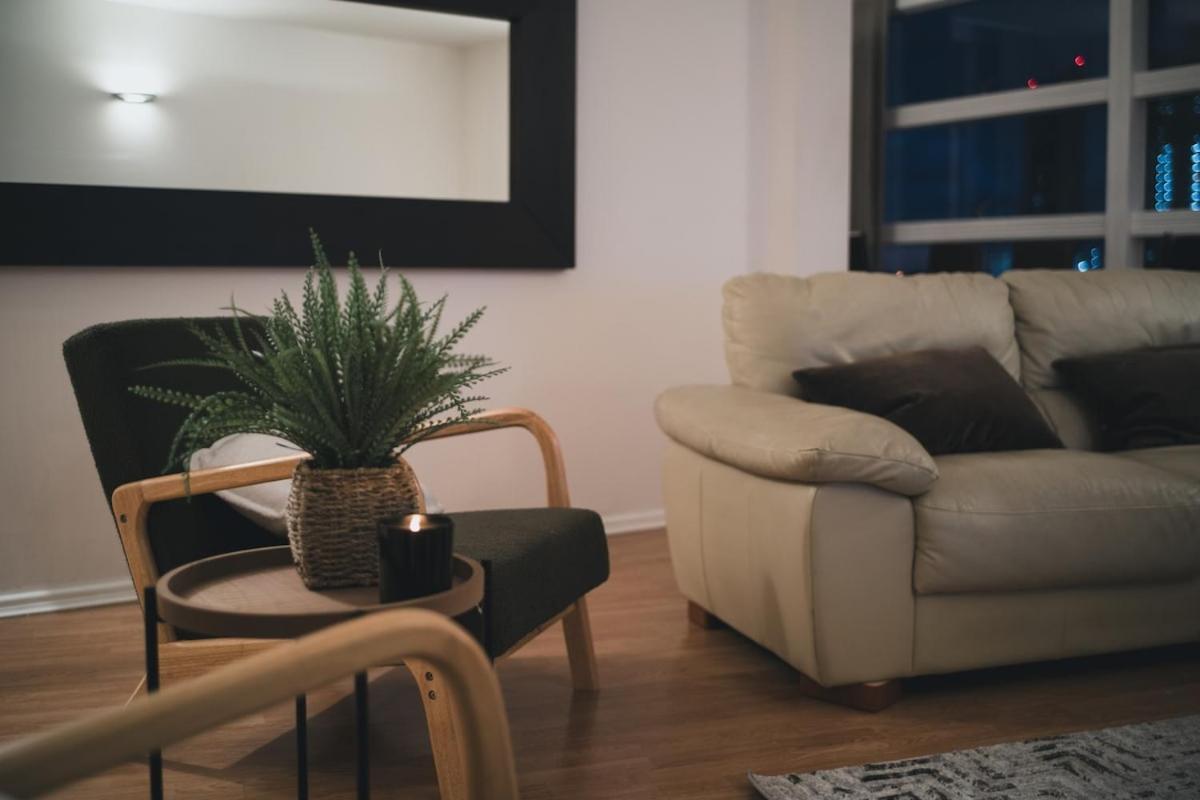 Apartment Luxury 2 Bedroom Penthouse With Thrilling Waterfront And Views, Canary Wharf