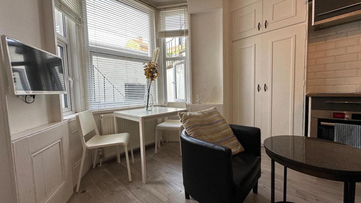 Comfortable West Apartment